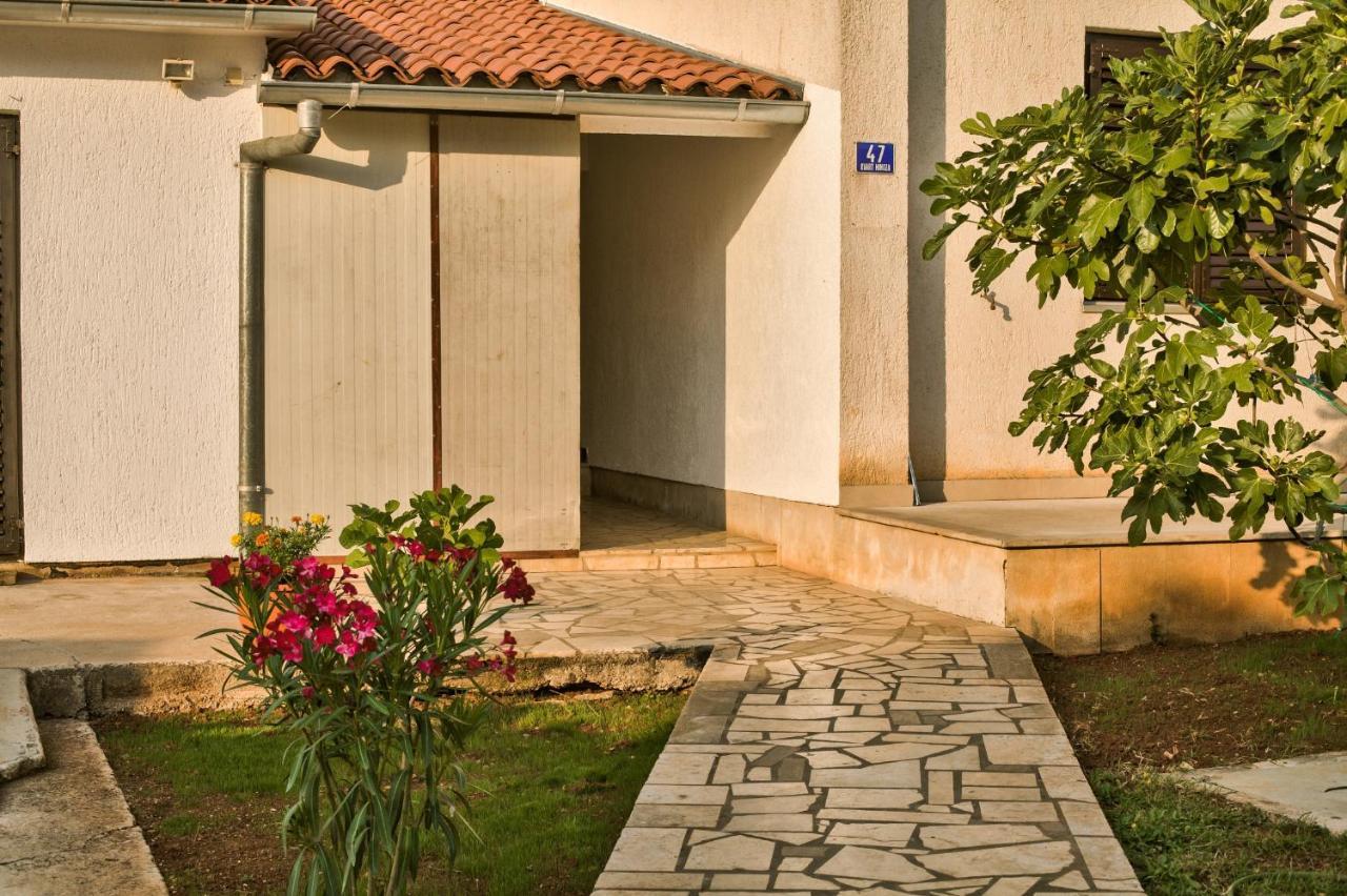 Apartman Tanja Fažana Exteriör bild